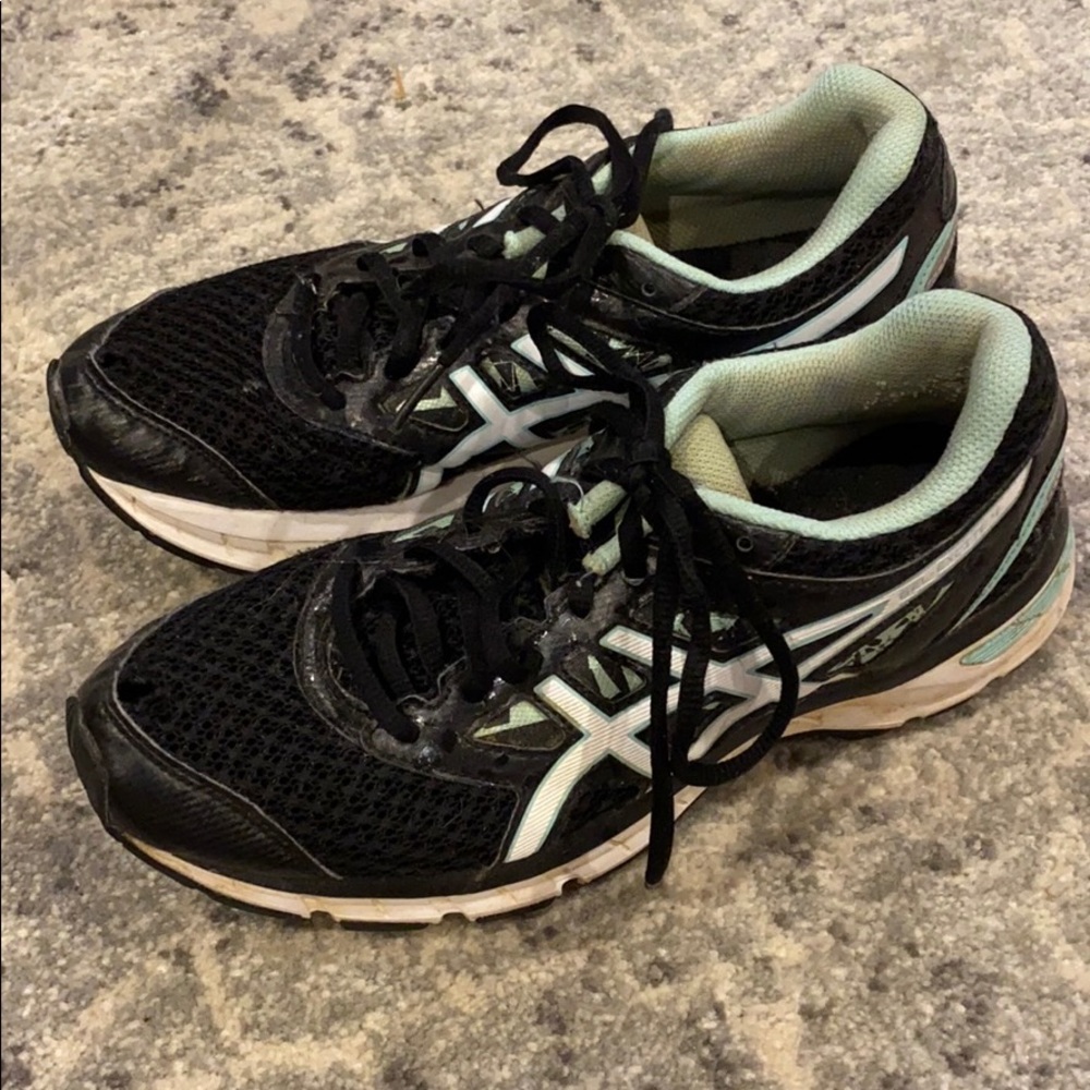 ASICS tennis shoes